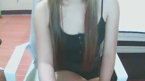 Snapshot of sweetpiax69 chatting on March 6, 6:41 am sweetpiax69 online show from March 6, 6:41 am