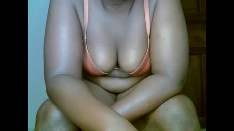 sweetrenne online show from February 19, 2:12 am