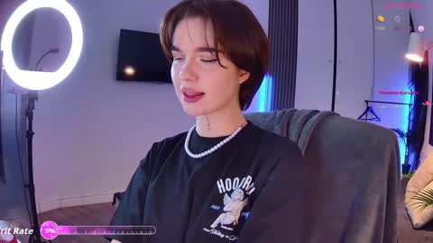 Snapshot of sweetriso chatting on March 21, 9:29 pm Alice online show from March 21, 9:29 pm