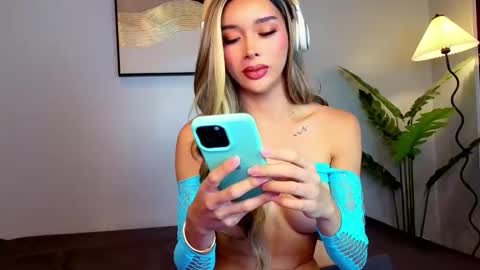 Snapshot of sweetsassyts chatting on March 4, 6:52 am keana online show from March 4, 6:52 am