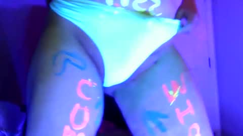 Snapshot of sweetscar22 chatting on December 25, 4:12 am Sweetscar22 online show from December 25, 4:12 am