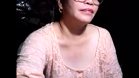 Snapshot of sweetsexyfiona431 chatting on December 4, 9:18 am sweetsexyfiona431 online show from December 4, 9:18 am