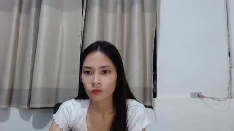 Mia online show from December 4, 11:08 am