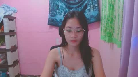 Mia online show from May 2, 12:21 pm