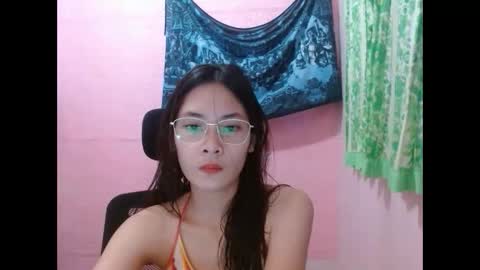Mia online show from May 5, 12:24 pm