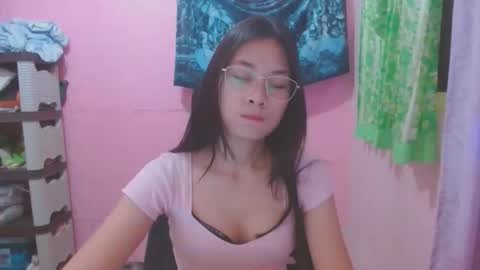 Mia online show from May 7, 2:06 am