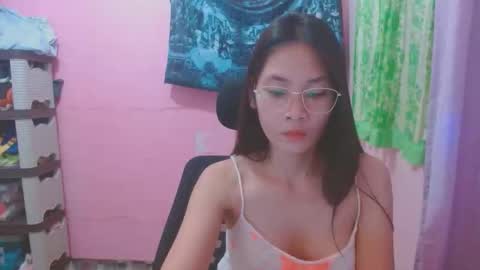 Mia online show from May 7, 3:06 pm