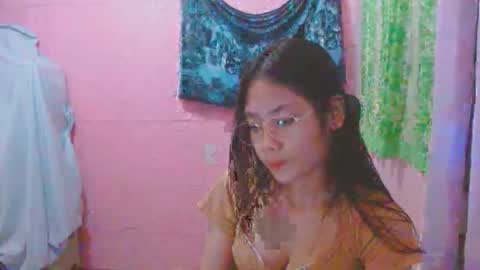 Mia online show from May 17, 1:18 pm