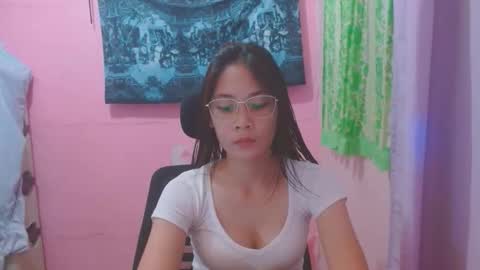 Mia online show from May 31, 4:09 am