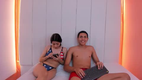 Snapshot of sweetsinners_os chatting on March 3, 12:22 pm Miel and Leo online show from March 3, 12:22 pm