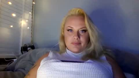 sweetsinz_ online show from September 16, 7:26 pm