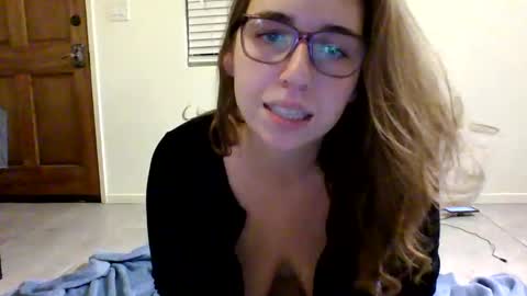 Snapshot of sweetsocalgirl chatting on March 4, 4:06 am sweetsocalgirl online show from March 4, 4:06 am