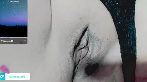 Snapshot of sweetsquirtx23 chatting on December 8, 12:52 pm lili online show from December 8, 12:52 pm