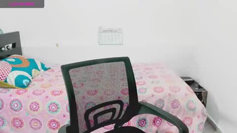 Snapshot of sweetsquirtx23 chatting on December 16, 1:43 pm lili online show from December 16, 1:43 pm