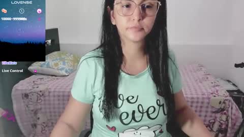 Snapshot of sweetsquirtx23 chatting on January 11, 4:06 am lili online show from January 11, 4:06 am