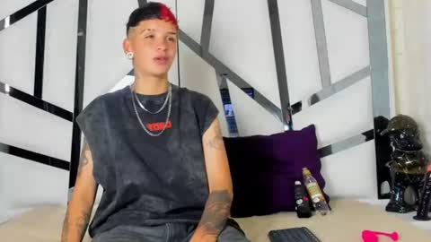 Snapshot of sweetsubmissive_rs chatting on June 19, 9:07 pm sweetsubmissive rs online show from June 19, 9:07 pm