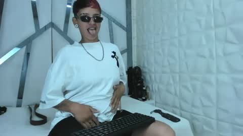 Snapshot of sweetsubmissive_rs chatting on July 23, 2:15 pm sweetsubmissive rs online show from July 23, 2:15 pm
