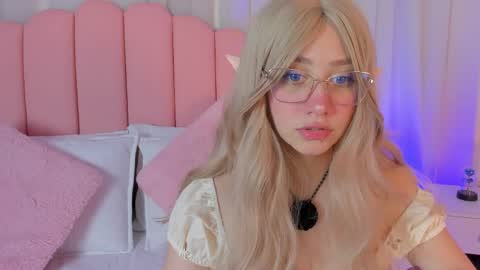 Snapshot of sweett_fire chatting on May 21, 5:53 pm sweett_fire online show from May 21, 5:53 pm