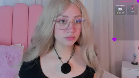 Snapshot of sweett_fire chatting on May 23, 6:12 pm sweett_fire online show from May 23, 6:12 pm