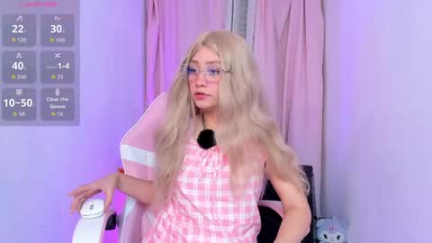 Snapshot of sweett_fire chatting on June 5, 8:03 pm sweett_fire online show from June 5, 8:03 pm