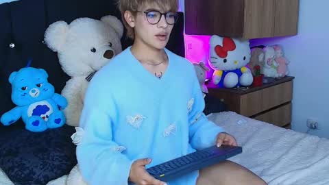 Snapshot of sweettfoxx chatting on November 19, 5:29 am Neffer online show from November 19, 5:29 am