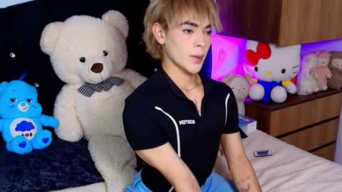 Snapshot of sweettfoxx chatting on November 26, 5:19 am Neffer online show from November 26, 5:19 am