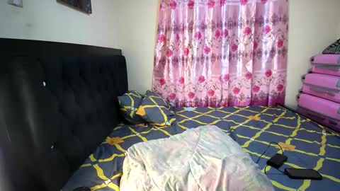 Snapshot of sweetthick_2 chatting on December 10, 5:33 pm PEACHES online show from December 10, 5:33 pm