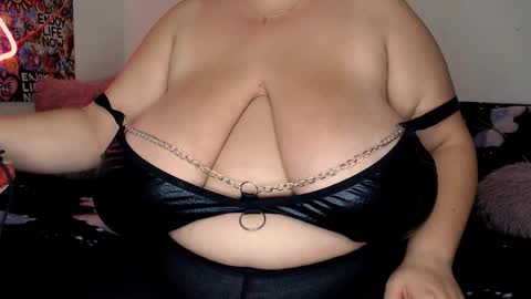 Maya online show from November 4, 9:41 am