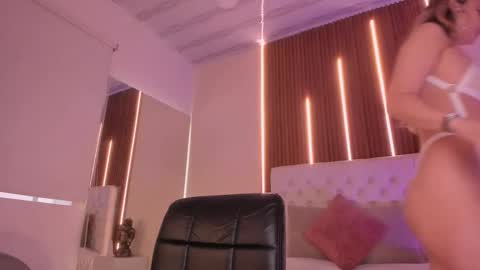 Snapshot of sweetty_paulina chatting on February 20, 1:22 pm Swetty. online show from February 20, 1:22 pm