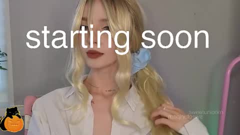 Snapshot of sweetuniporn chatting on November 2, 8:39 am Elis a little vacation Ill be here Saturday my schedules in bio online show from November 2, 8:39 am