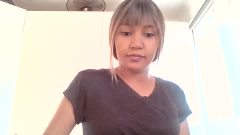 Snapshot of sweetwhisper4u chatting on July 8, 5:23 am katie online show from July 8, 5:23 am