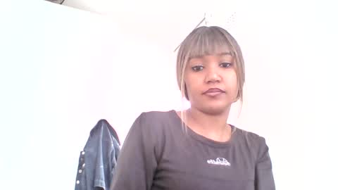 Snapshot of sweetwhisper4u chatting on July 22, 5:54 am katie online show from July 22, 5:54 am