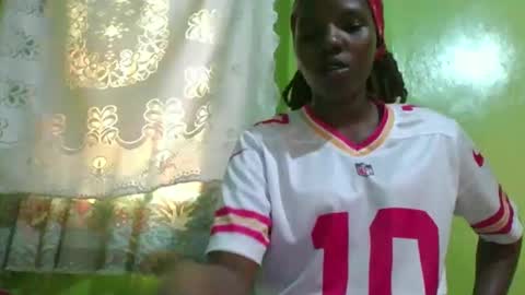 Snapshot of sweetwipe_africana14 chatting on February 24, 12:25 pm Essy online show from February 24, 12:25 pm
