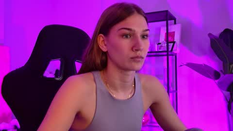 Snapshot of sweety_emilya chatting on March 16, 11:58 am Emily online show from March 16, 11:58 am