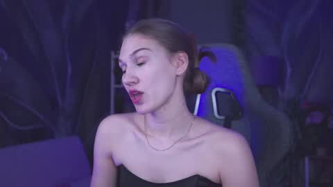 Snapshot of sweety_emilya chatting on March 19, 9:13 am Emily online show from March 19, 9:13 am