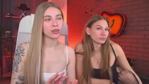 Snapshot of sweety_emilya chatting on March 21, 9:47 am Emily online show from March 21, 9:47 am