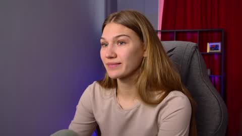 Snapshot of sweety_emilya chatting on March 23, 6:17 am Emily online show from March 23, 6:17 am