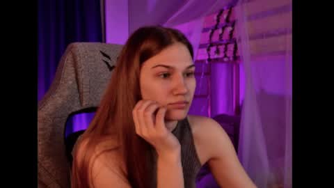 Snapshot of sweety_emilya chatting on April 3, 8:45 am Emily online show from April 3, 8:45 am
