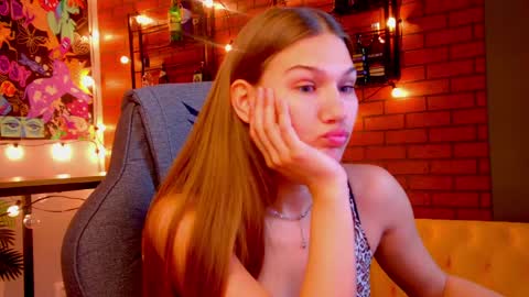 Snapshot of sweety_emilya chatting on May 11, 5:46 am Emily online show from May 11, 5:46 am
