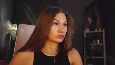 Snapshot of sweety_emilya chatting on May 18, 5:57 am Emily online show from May 18, 5:57 am