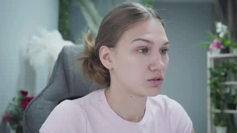 Snapshot of sweety_emilya chatting on June 3, 9:23 am Emily online show from June 3, 9:23 am