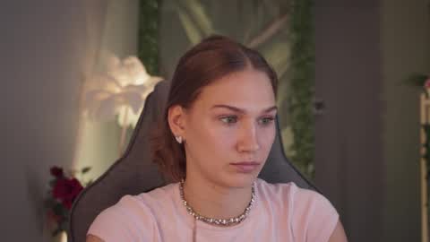 Snapshot of sweety_emilya chatting on June 3, 2:33 pm Emily online show from June 3, 2:33 pm
