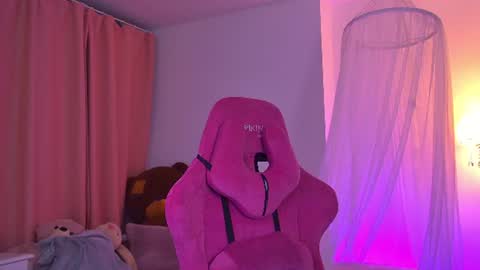 Emily online show from August 7, 8:27 am