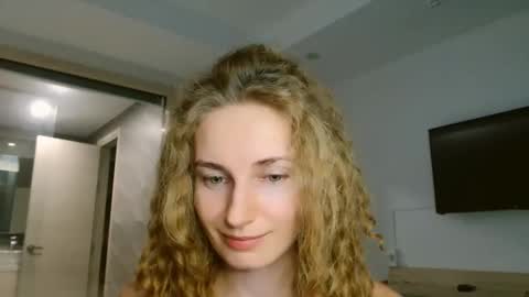 sweety_fruits online show from January 6, 4:54 pm