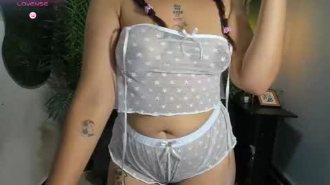 Snapshot of sweety_smilee chatting on October 4, 8:07 pm Emma online show from October 4, 8:07 pm