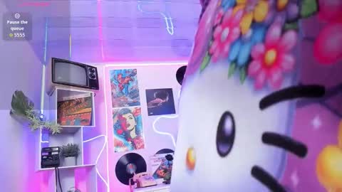 Emma online show from February 7, 7:39 pm