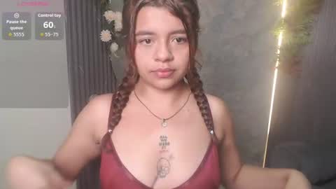 Snapshot of sweety_smilee chatting on June 23, 12:47 pm Emma online show from June 23, 12:47 pm