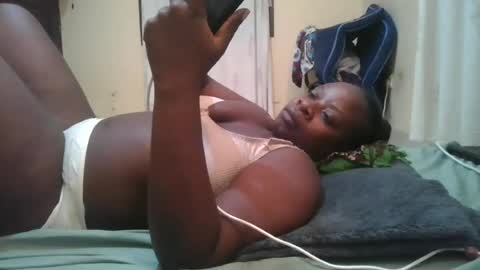 Snapshot of sweetyass25 chatting on June 12, 5:56 pm sweetyass25 online show from June 12, 5:56 pm