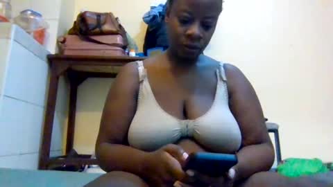 Snapshot of sweetyass25 chatting on June 18, 5:51 am sweetyass25 online show from June 18, 5:51 am