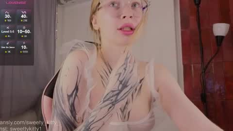 Snapshot of sweetykitty_x chatting on March 22, 2:53 pm Jenny give it a sub online show from March 22, 2:53 pm